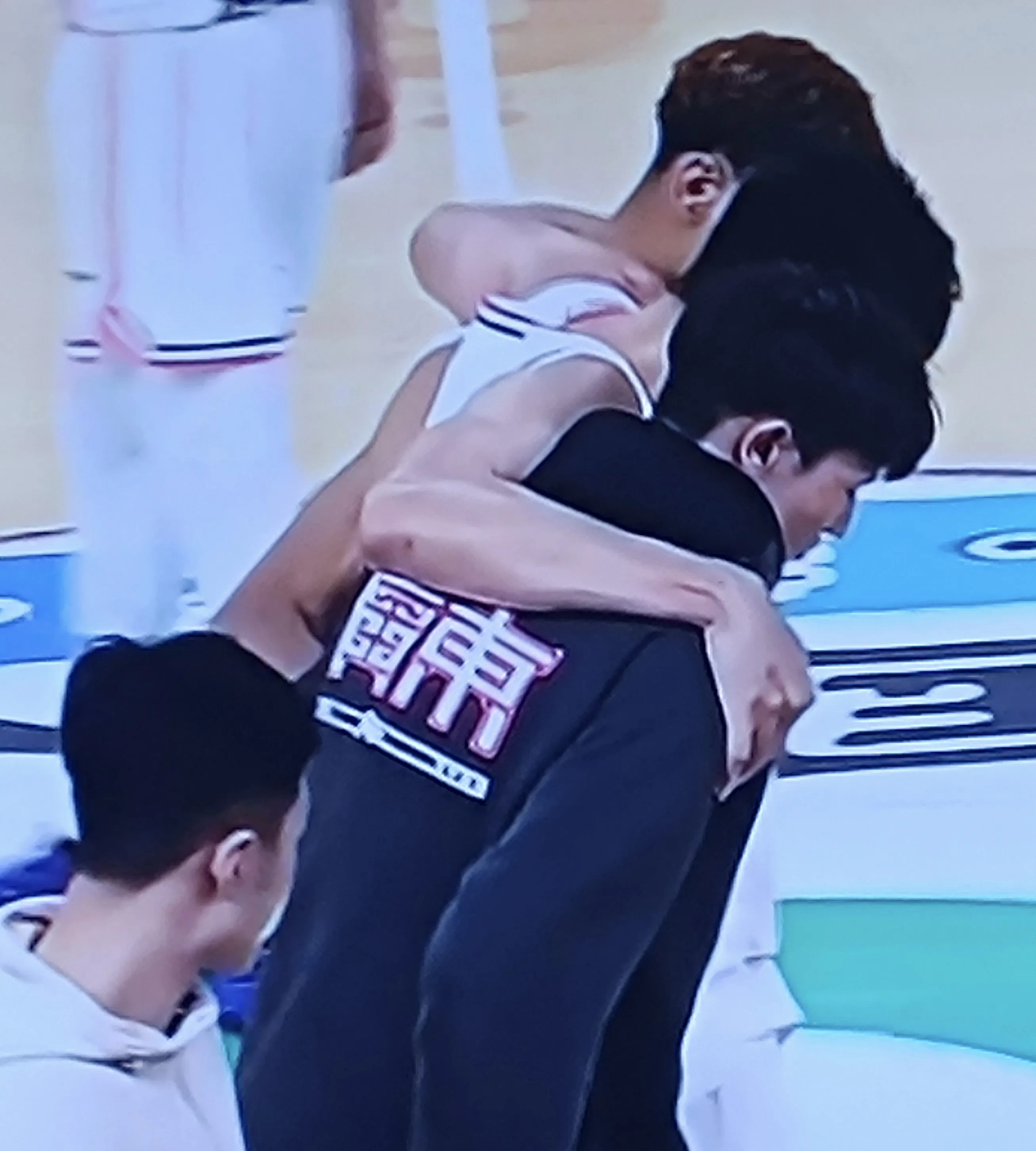 山西队横扫广东队,詹姆斯关键制胜 山西队横扫广东队,詹姆斯关键制胜