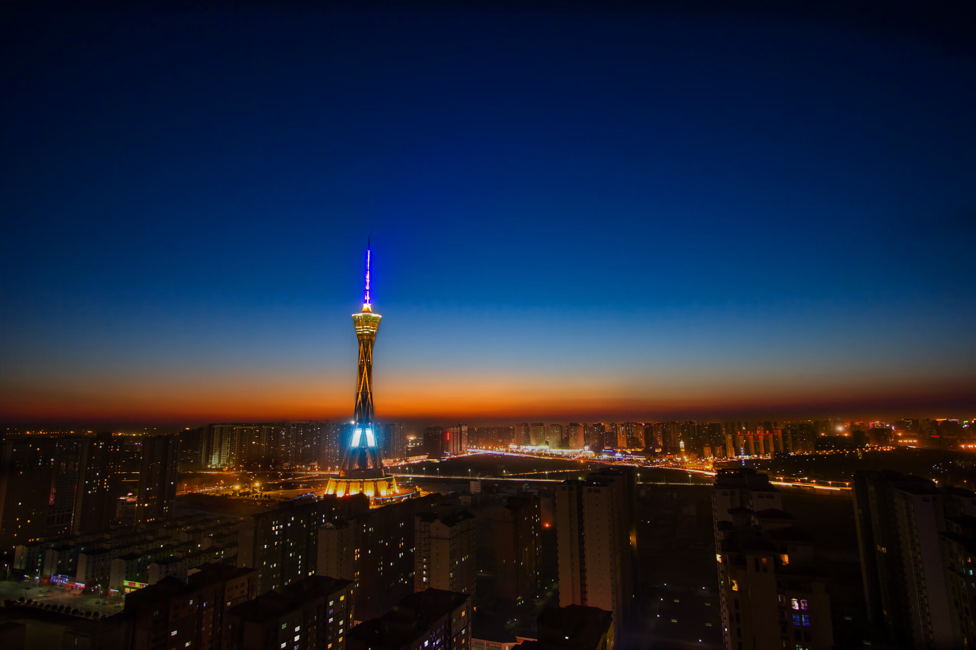 开云sport-幽灵防守者，库里如何跨越赛区锁定胜局，让奇才在热火面前终结悬念