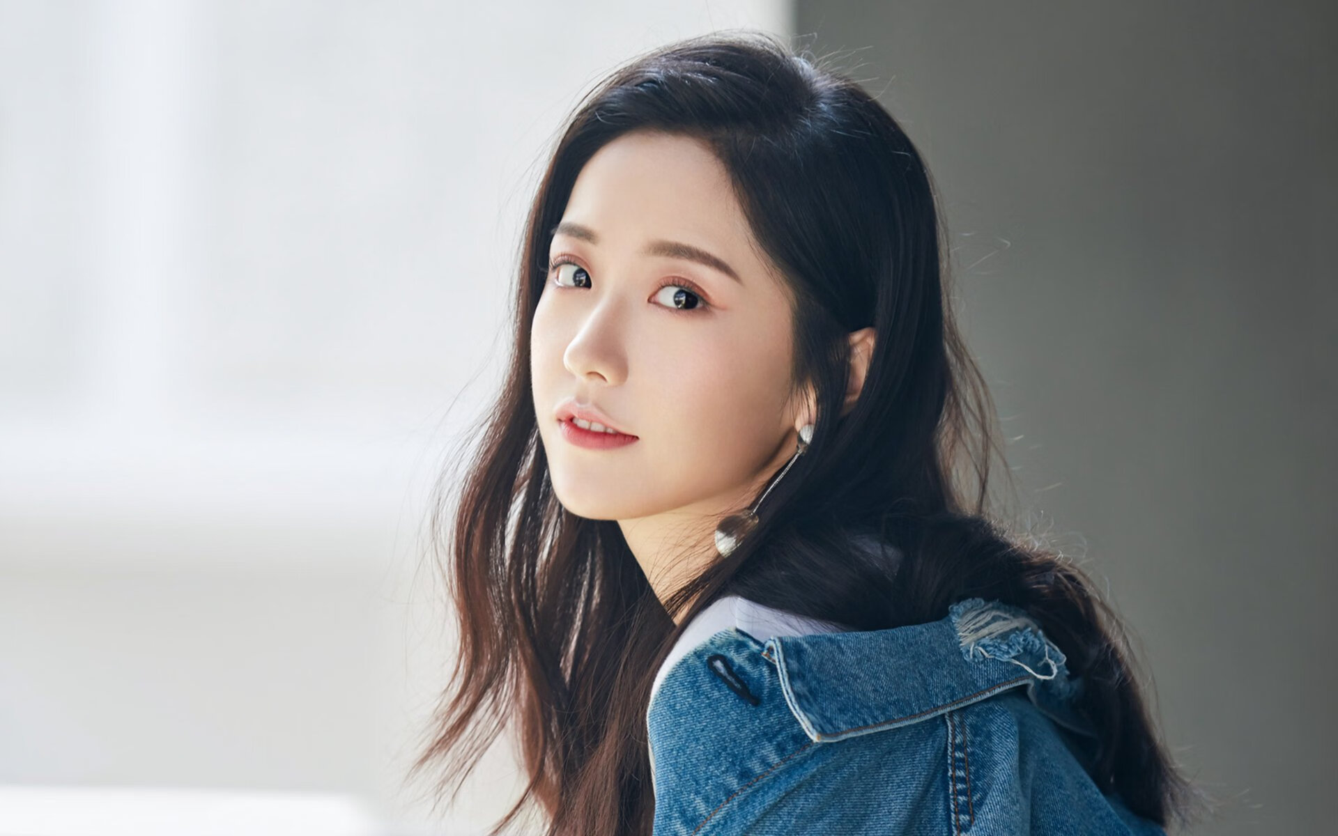 绿茵场上的平行世界，当穆勒在第三种足球中起舞